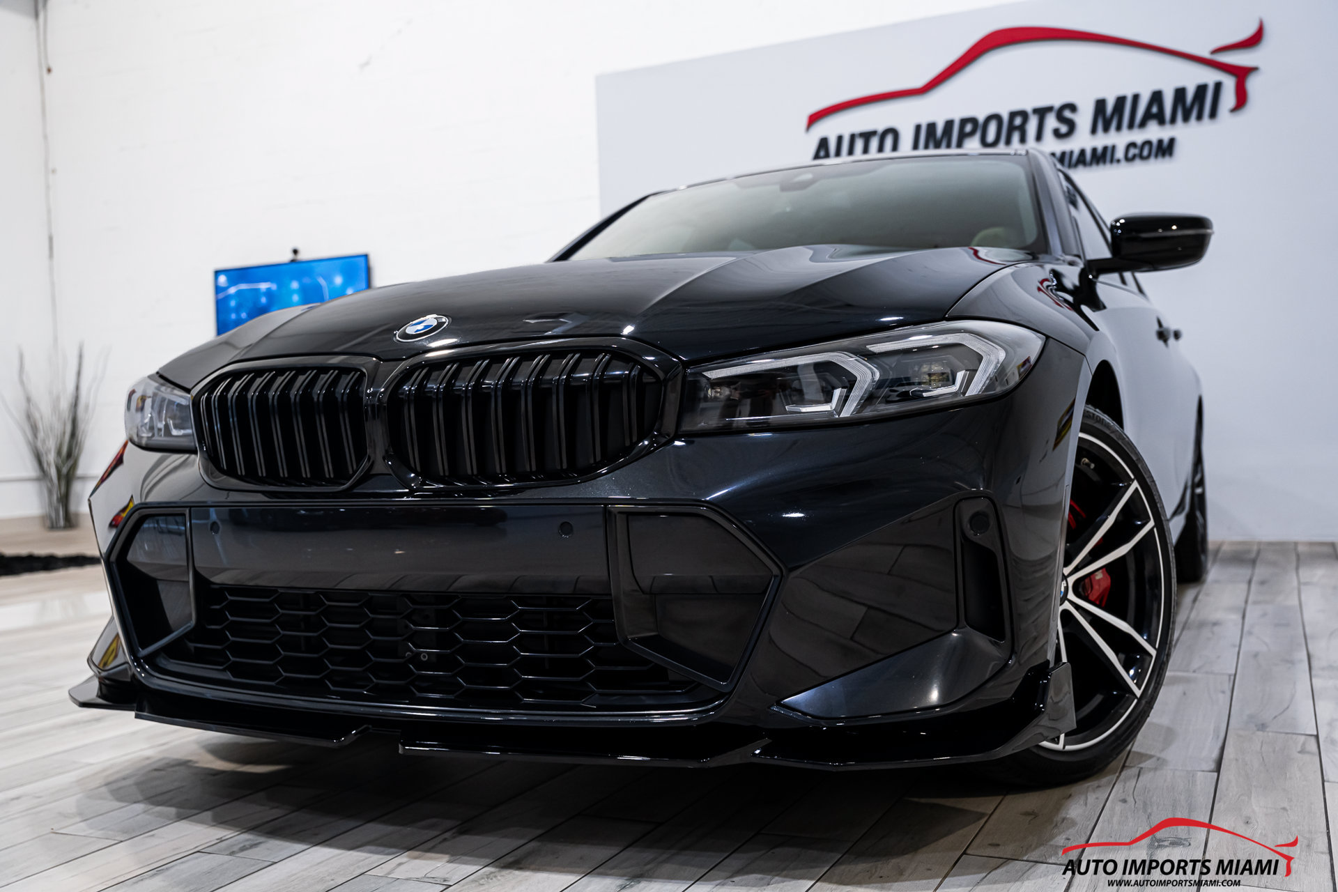 Used 2023 BMW 330i Sedan w/ M Sport Package RWD image 2