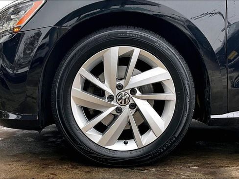 Used 2018 Volkswagen Passat 2.0T SE image 8