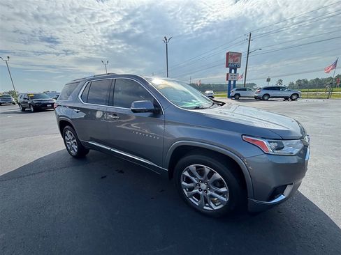 Used 2019 Chevrolet Traverse Premier w/ Driver Confidence II Package FWD image 8