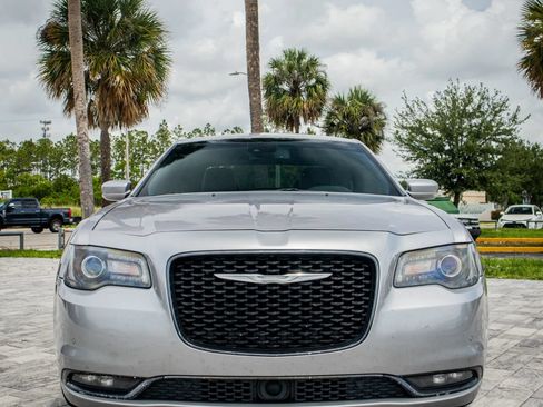 Used 2018 Chrysler 300 S w/ 300S Premium Group RWD image 2
