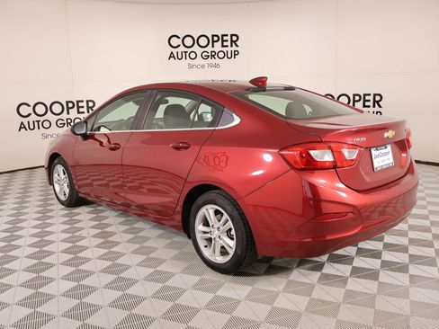 Used 2018 Chevrolet Cruze LT w/ Convenience Package image 22