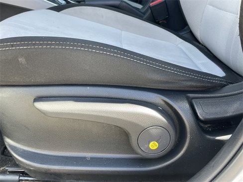 Used 2022 Hyundai Venue SEL image 23