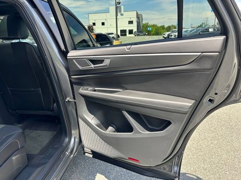 Used 2024 Volkswagen Atlas Cross Sport SE w/ Panoramic Sunroof Package FWD image 20