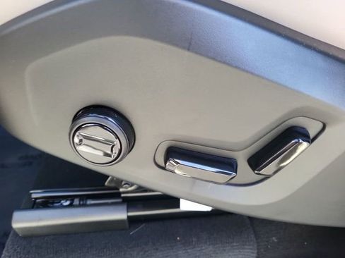 New 2026 Volvo XC90 T8 Plus w/ Protection Package Premier image 12