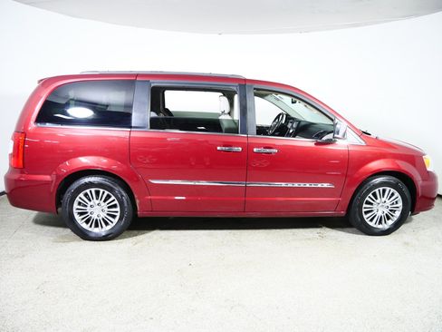Used 2014 Chrysler Town & Country Touring-L w/ Driver Convenience Group FWD image 8