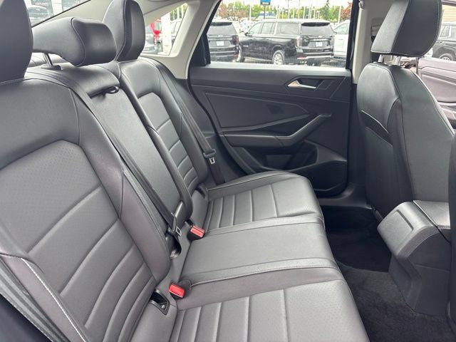 Used 2024 Volkswagen Jetta SE FWD image 37
