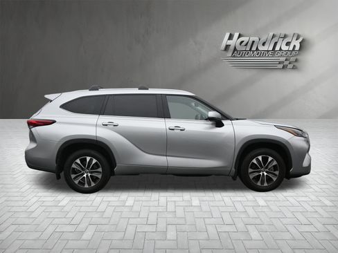 Used 2023 Toyota Highlander XLE image 10