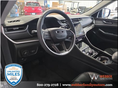Used 2023 Jeep Grand Cherokee L Limited w/ Trailer Tow Group (B) AWD/4WD image 12