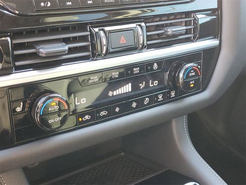 New 2025 Nissan Pathfinder SL w/ SL Premium Package image 14