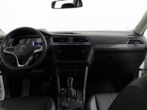 Used 2024 Volkswagen Tiguan SE AWD/4WD image 33