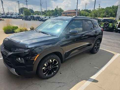 Used 2023 Chevrolet TrailBlazer LT FWD image 2