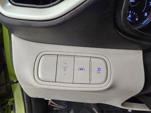 Used 2021 Hyundai Venue SEL FWD image 14