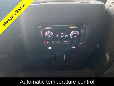 Used 2024 GMC Yukon XL Denali AWD/4WD image 11