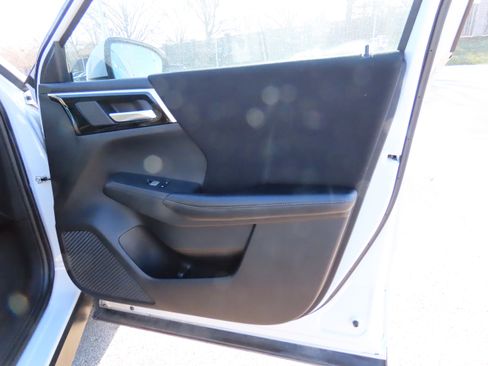 Used 2022 Mitsubishi Outlander ES image 9