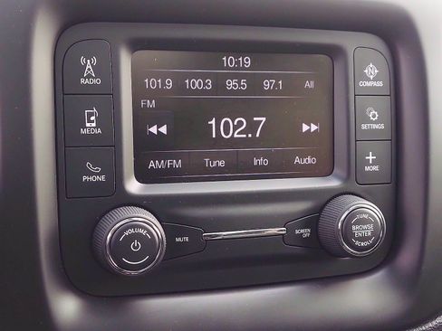 Used 2018 Jeep Compass Latitude w/ Safe & Security Group image 17