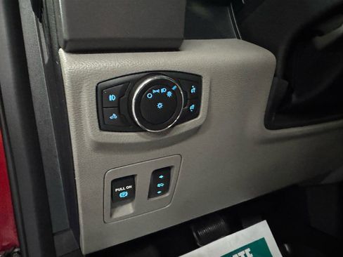 Used 2018 Ford F150 XLT w/ Equipment Group 302A Luxury AWD/4WD image 14