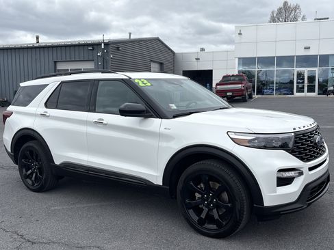 Used 2023 Ford Explorer ST-Line w/ Class IV Trailer Tow Package AWD/4WD image 2