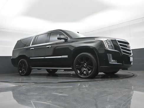 Used 2017 Cadillac Escalade ESV Luxury image 70