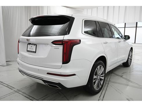 Used 2025 Cadillac XT6 Premium Luxury image 7