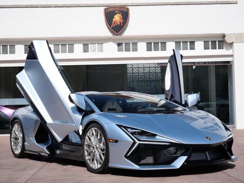 Used 2025 Lamborghini Revuelto image 14