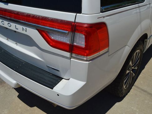 Used 2015 Lincoln Navigator 4WD image 9