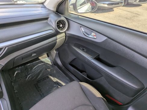Used 2022 Kia Forte LXS image 16