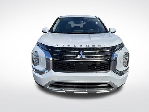 Used 2025 Mitsubishi Outlander 4WD Plug-In Hybrid image 3