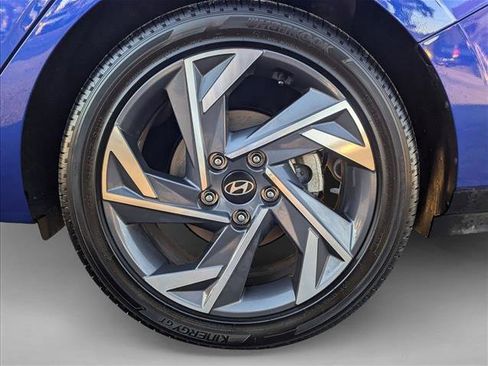 Certified 2025 Hyundai Elantra Limited image 24