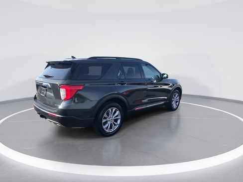 Used 2023 Ford Explorer XLT w/ Equipment Group 202A AWD/4WD image 8