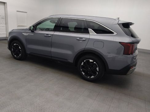 Used 2024 Kia Sorento S FWD image 3