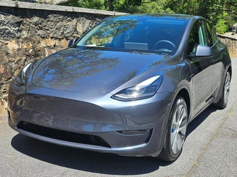 Used 2023 Tesla Model Y Long Range AWD/4WD image 14