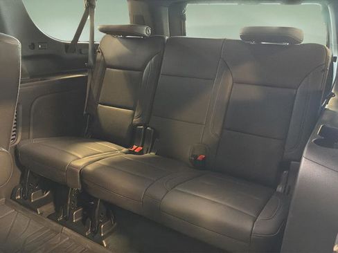 Used 2024 Chevrolet Suburban Z71 w/ Luxury Package image 18