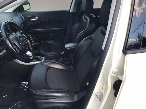 Used 2019 Jeep Compass Latitude w/ Popular Equipment Group AWD/4WD image 2