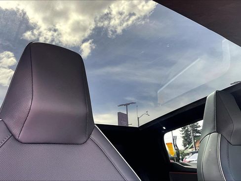 Used 2025 Tesla Cybertruck AWD Crew Cab image 21