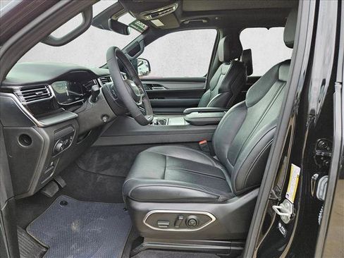 Used 2024 Jeep Wagoneer L Series II w/ Convenience Group I AWD/4WD image 14