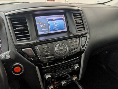 Used 2013 Nissan Pathfinder SV AWD/4WD image 10