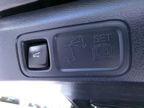 Used 2024 Ford Expedition Limited AWD/4WD image 32