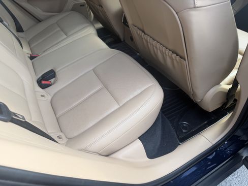 Certified 2023 Porsche Macan AWD/4WD image 12