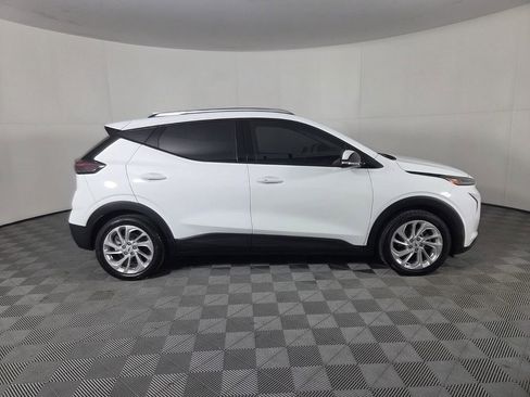 Used 2023 Chevrolet Bolt EUV LT w/ Driver Confidence Package FWD image 4