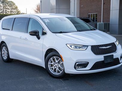 Used 2024 Chrysler Pacifica Touring-L