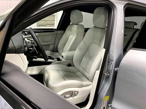 New 2026 Porsche Macan image 5