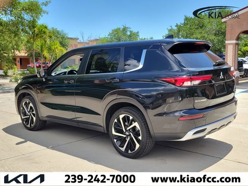 Used 2024 Mitsubishi Outlander SE Black Edition FWD image 6
