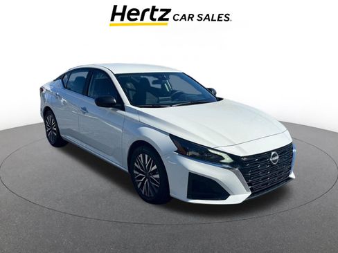 Used 2025 Nissan Altima 2.5 SV image 1