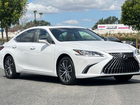 Used 2025 Lexus ES 300h w/ Premium Package FWD image 7