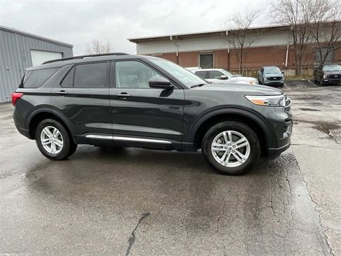 Used 2023 Ford Explorer XLT image 2