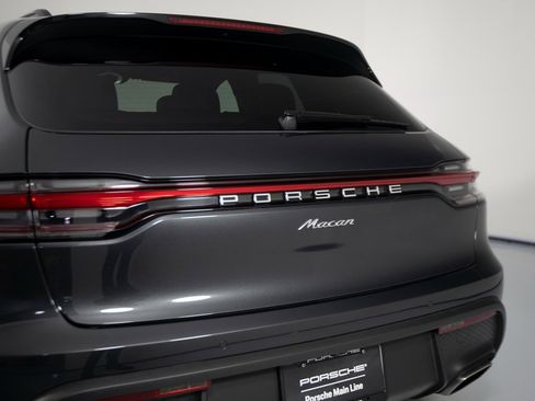 Certified 2025 Porsche Macan image 38