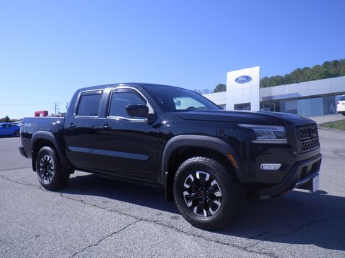 Used 2022 Nissan Frontier PRO-4X image 26