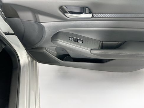 Used 2024 Nissan Altima 2.5 SV image 29