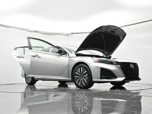 Used 2024 Nissan Altima 2.5 SV image 50