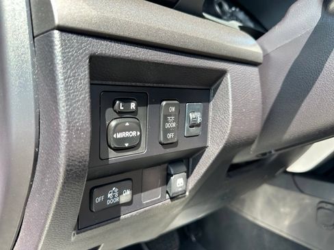 Used 2015 Toyota Tundra SR5 w/ SR5 Upgrade Package AWD/4WD image 15